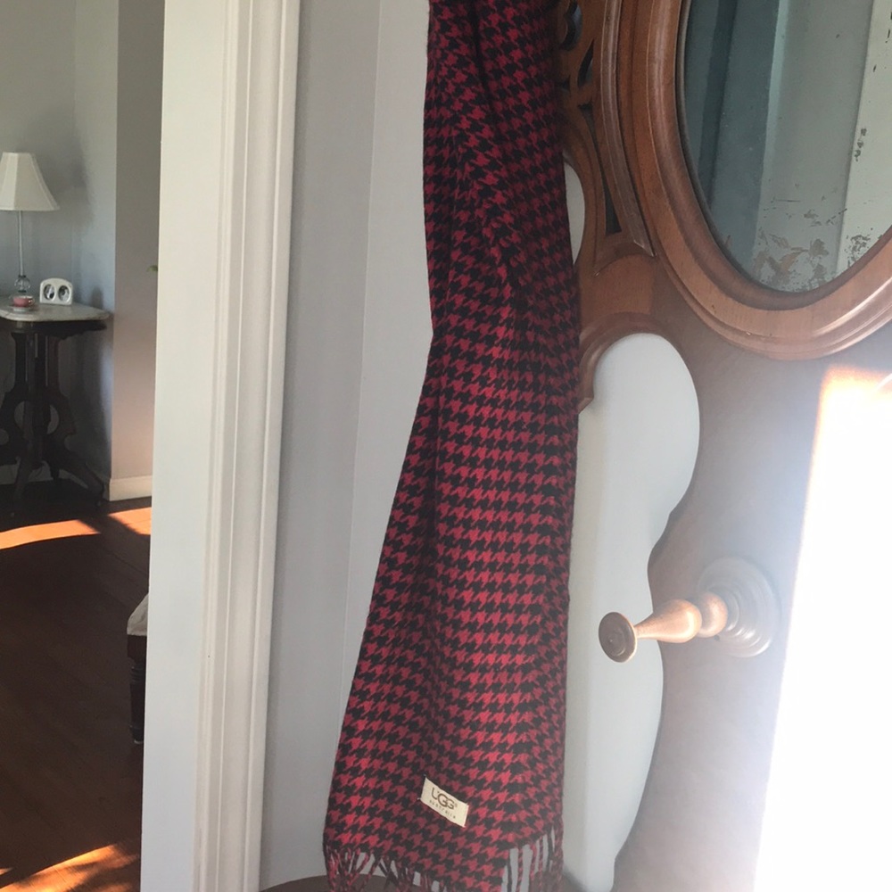 Ugg scarf